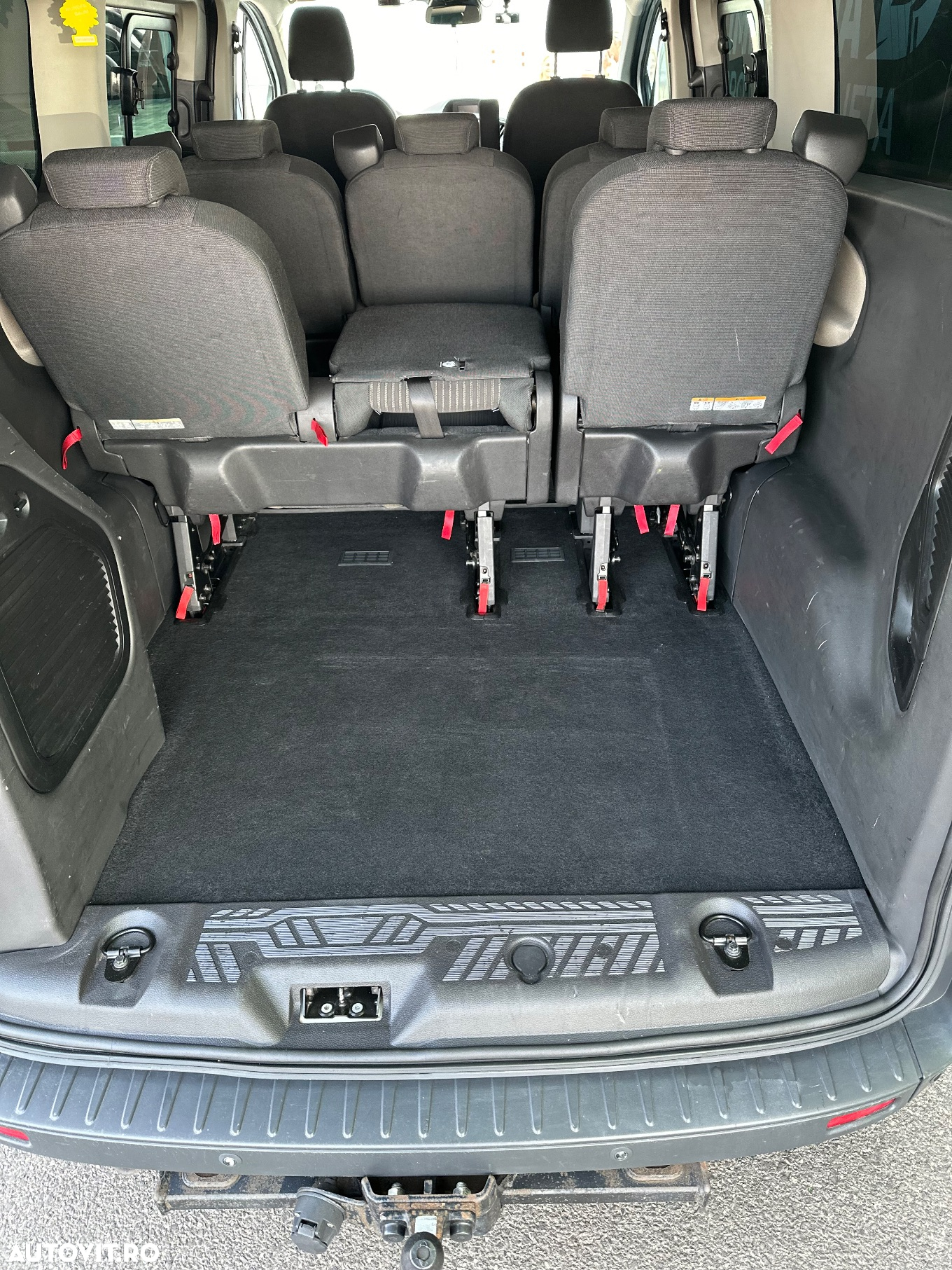 Ford Tourneo Custom - 8