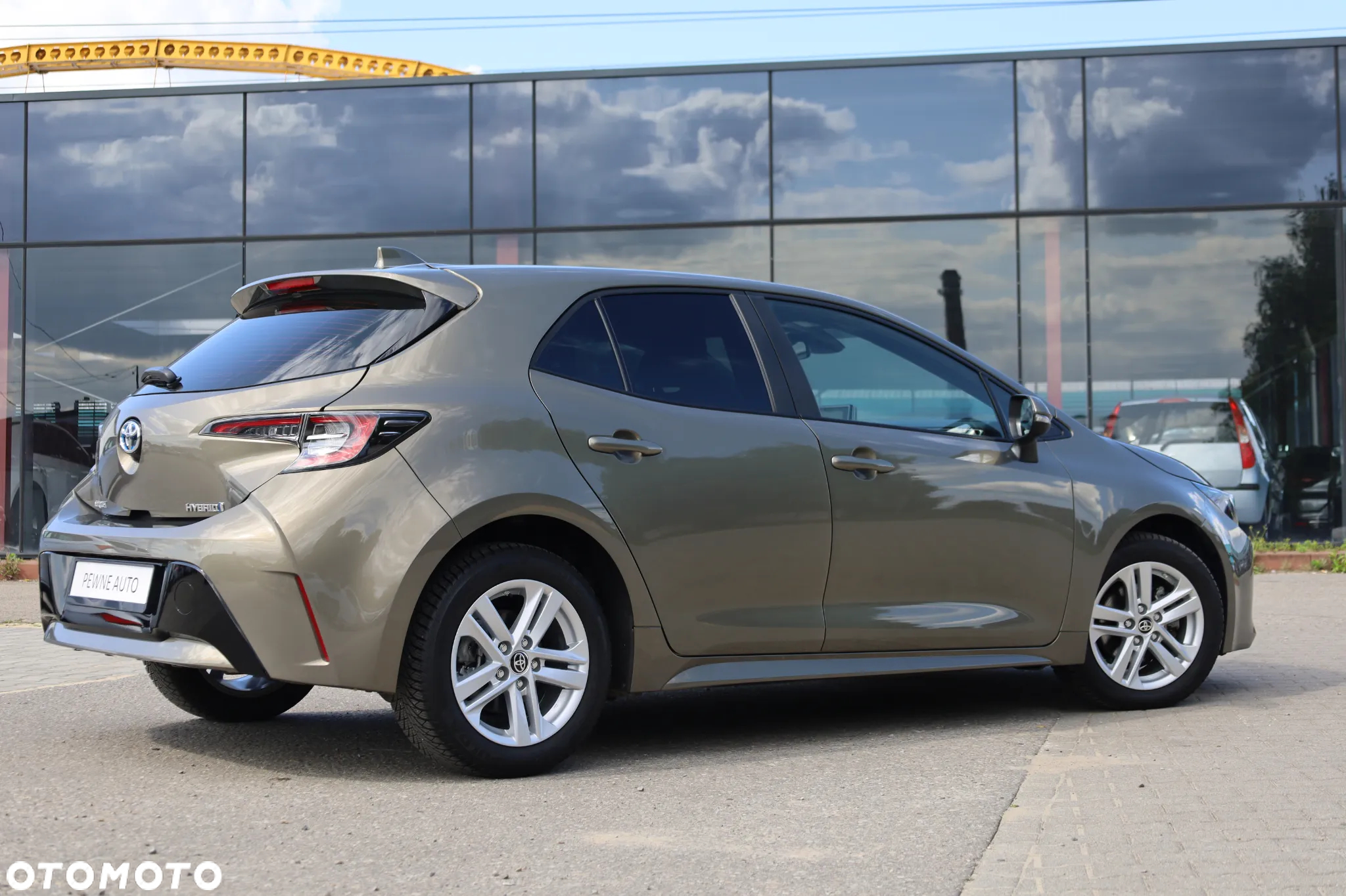 Toyota Corolla 1.8 Hybrid - 19