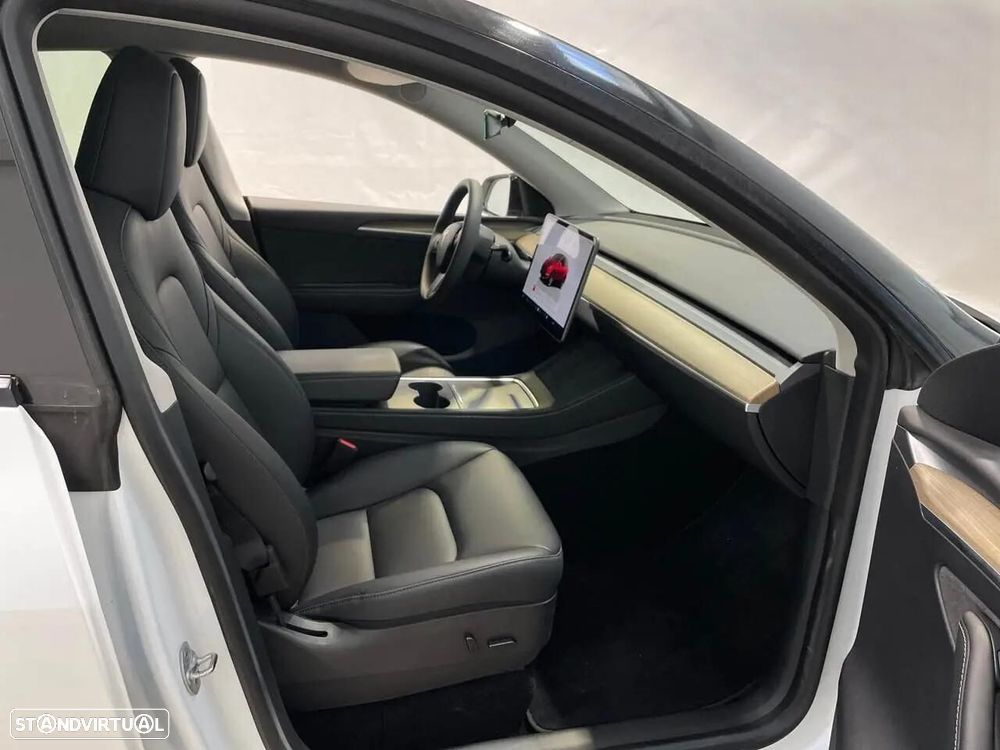 Tesla Model Y Standard Long Range RWD - 6