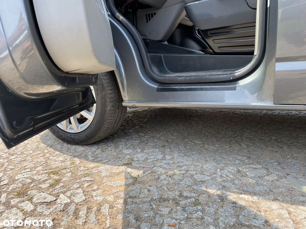 Volkswagen Caravelle - 25