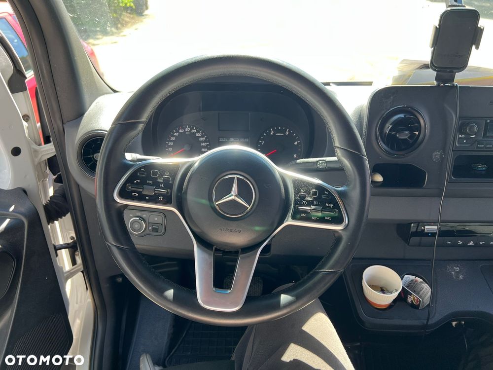 Mercedes-Benz Sprinter 319 - 8