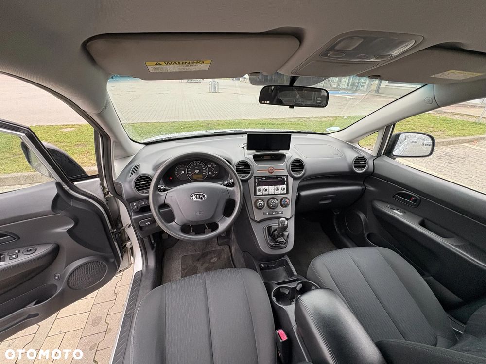 Kia Carens 2.0 EX - 13