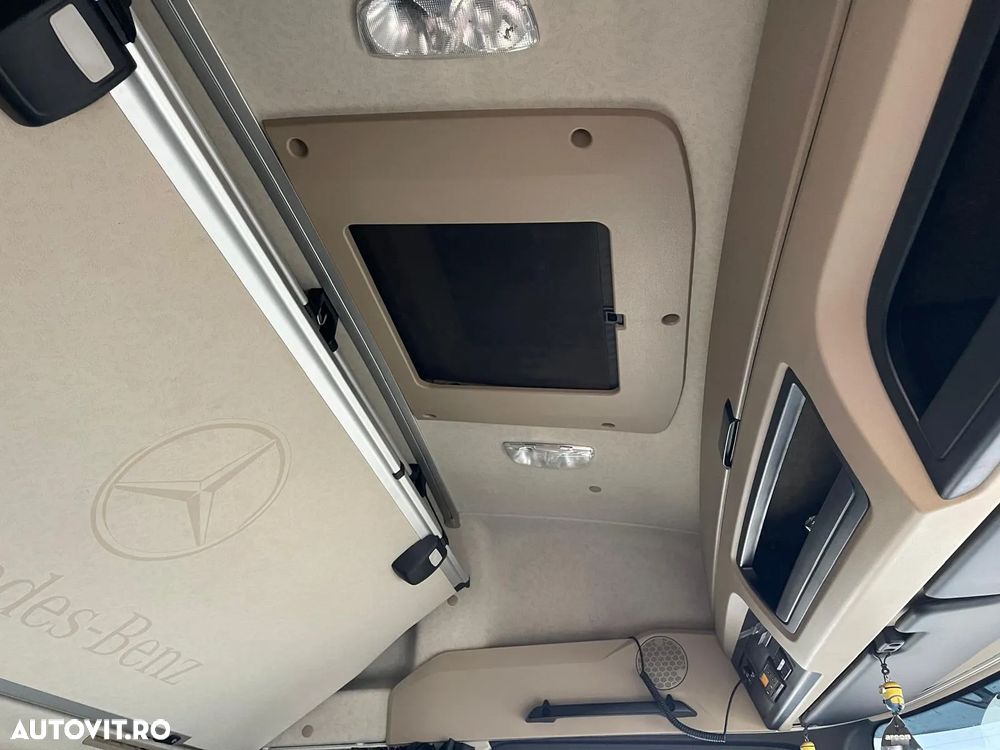 Mercedes-Benz ACTORS - 22