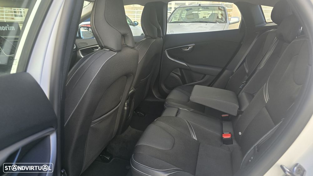Volvo V40 2.0 D2 Momentum Geartronic - 15