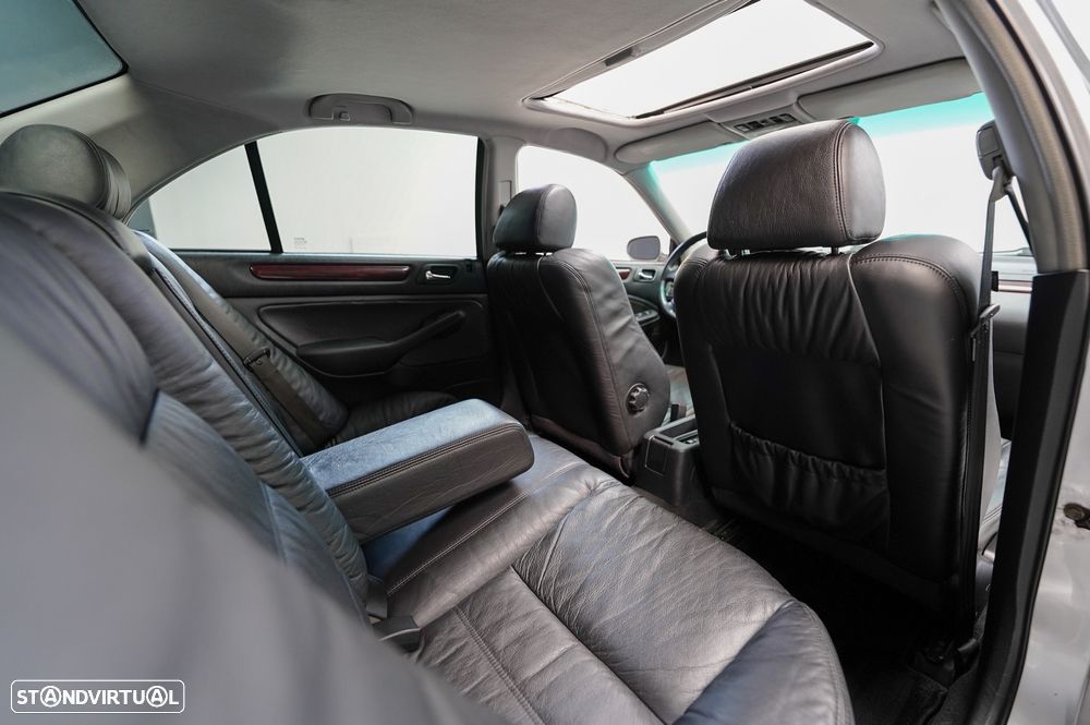 Honda Accord 2.0 ES - 18