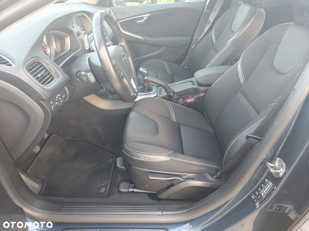 Volvo V40 D2 Momentum - 13