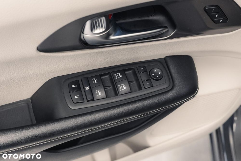 Chrysler Pacifica - 27