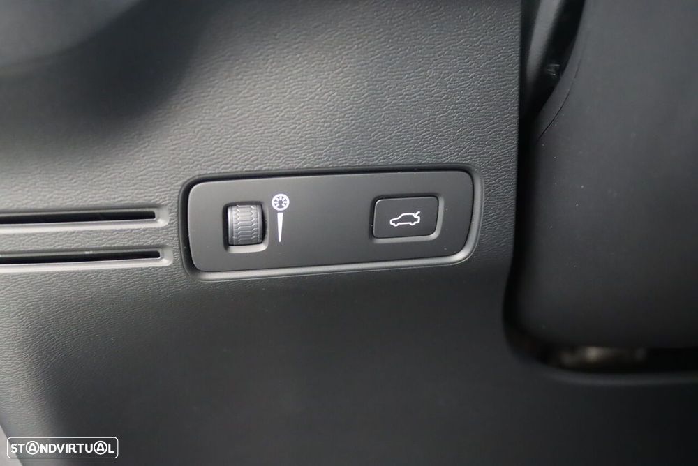 Volvo XC 40 2.0 D3 Momentum Geartronic - 17