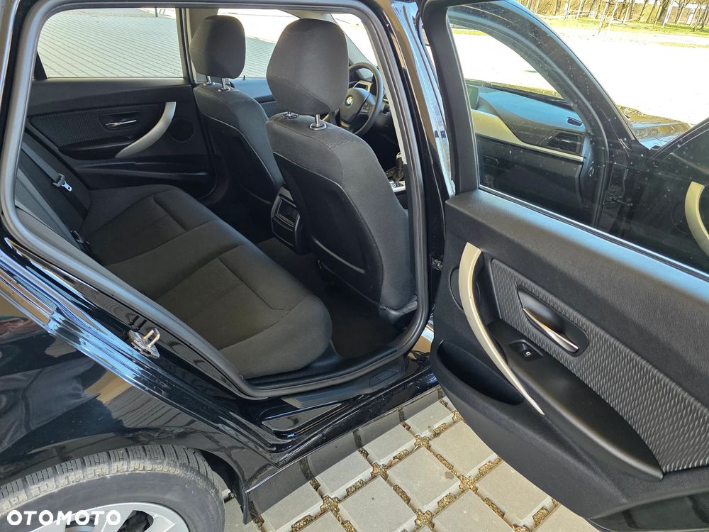 BMW Seria 3 318d DPF Edition Lifestyle - 11