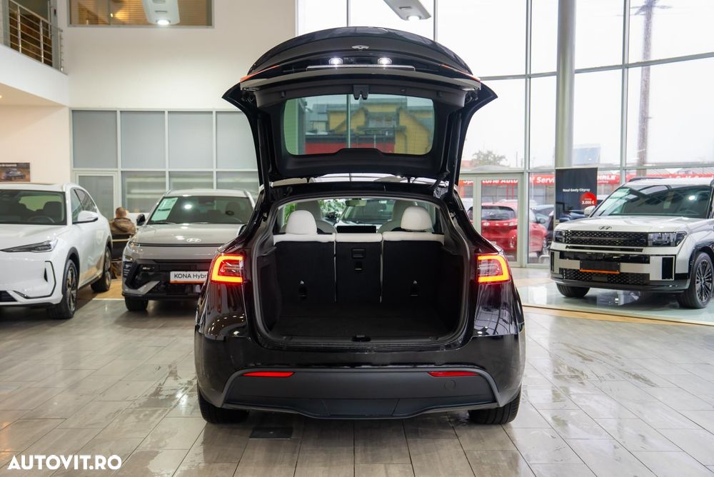 Tesla Model Y - 13