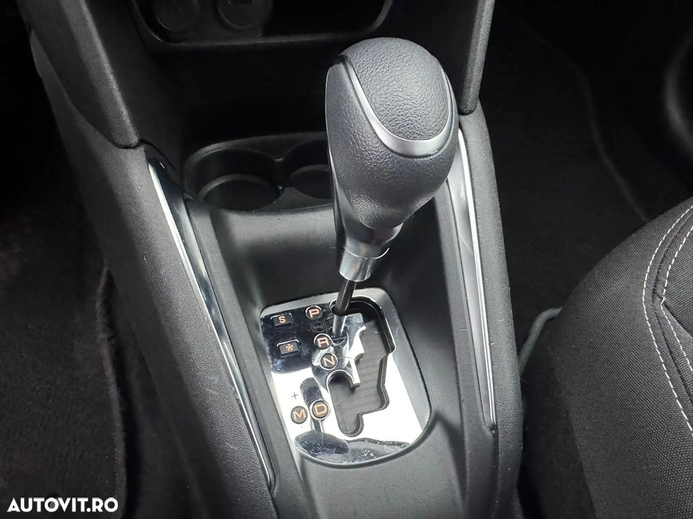 Peugeot 208 1.2 L PureTech Turbo S&S EAT6 Allure - 14