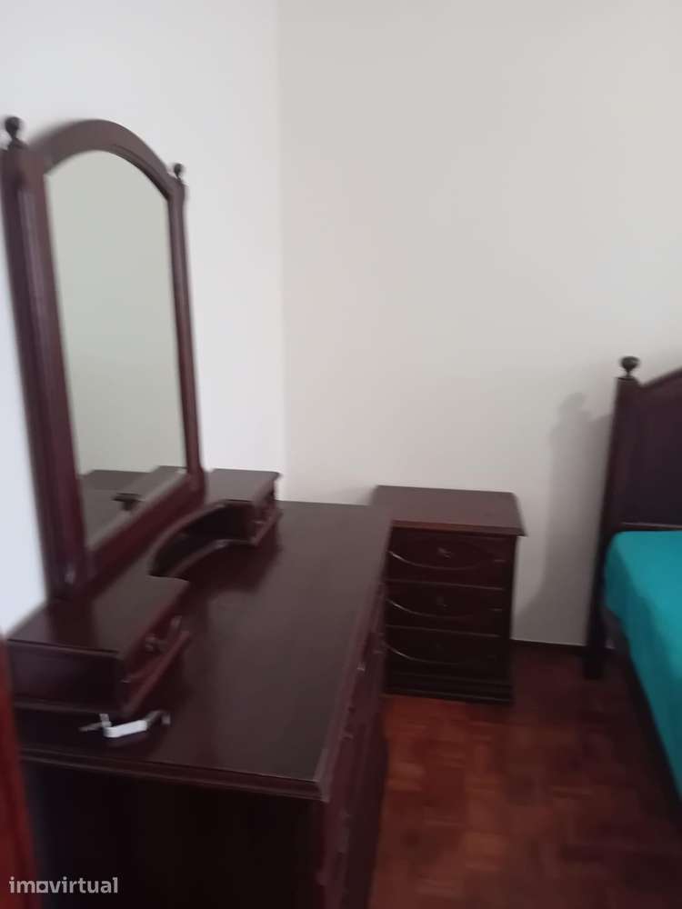 Apartamento T2 em Águas Livres – Amadora (ocupado indevidamente) - Grande imagem: 3/9