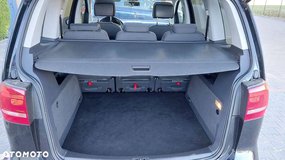 Volkswagen Touran 2.0 TDI DPF BlueMotion Technology Comfortline - 8