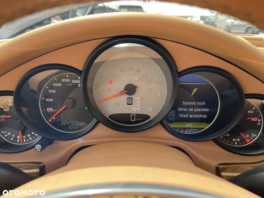 Porsche Panamera GTS PDK - 10