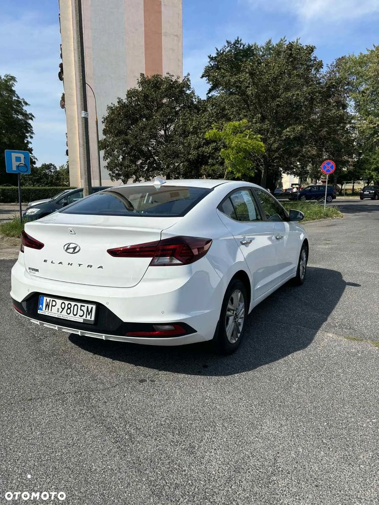 Hyundai Elantra ver-1-6-comfort - 5
