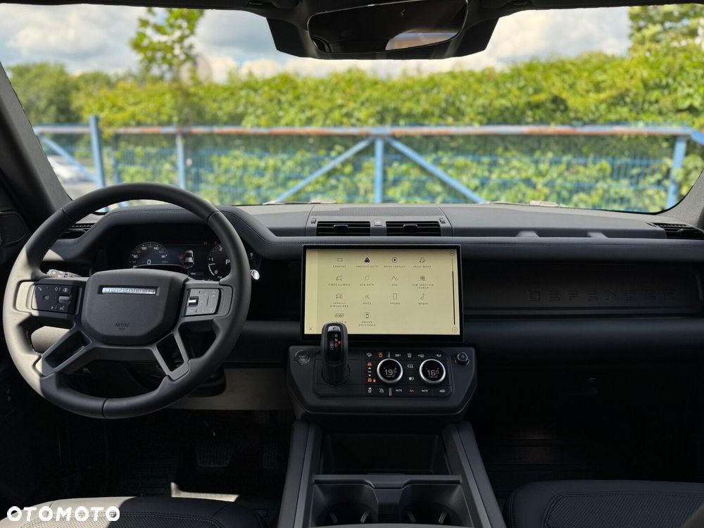 Land Rover Defender - 22