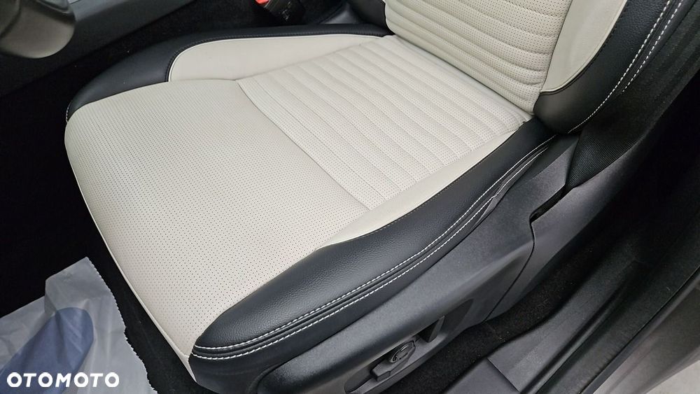 Land Rover Discovery Sport 2.0 D200 mHEV - 12