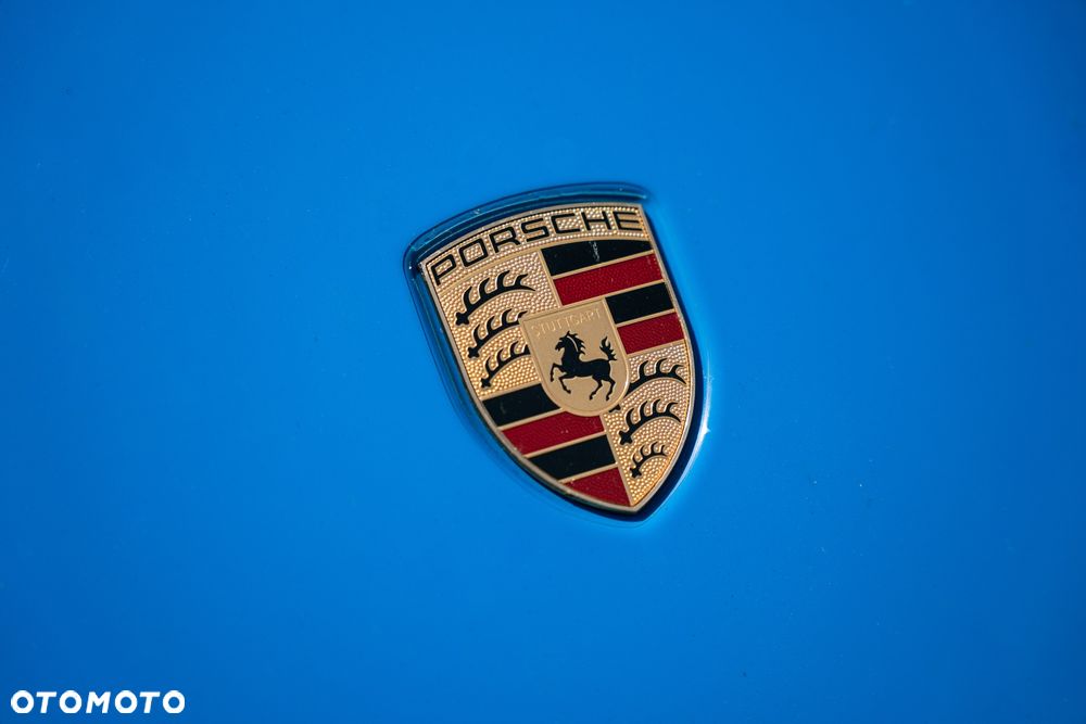 Porsche 911 Carrera 4 GTS - 14