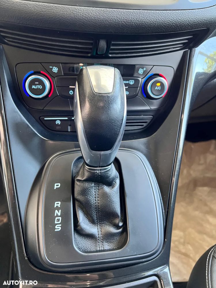 Ford Kuga - 25