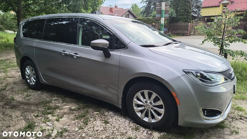 Chrysler Pacifica - 4