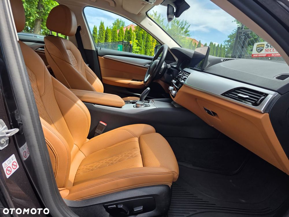 BMW Seria 5 520e Luxury Line - 24