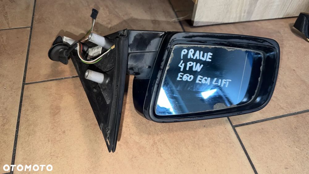 LUSTERKO BMW E60 E61 4 PIN LIFT PRAWE - 1
