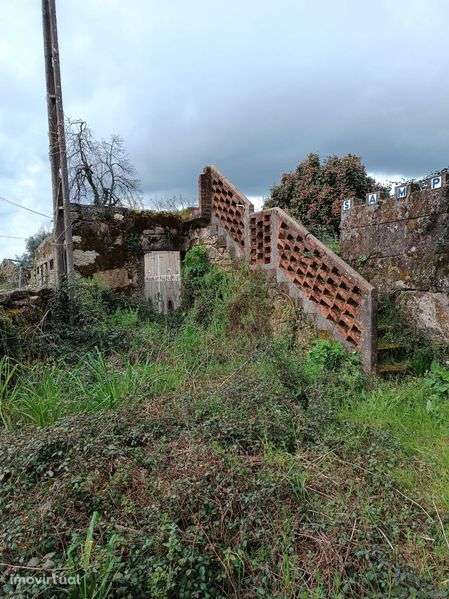 Terreno em Viseu para construção com 2 casas em ruina - Grande imagem: 5/12