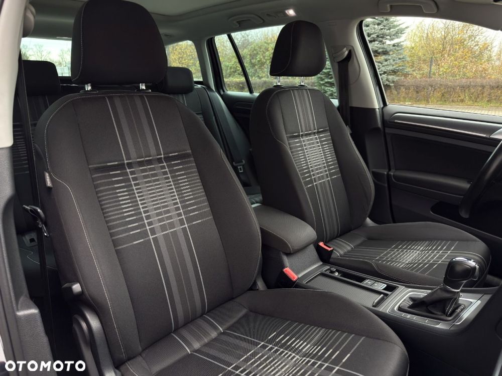 Volkswagen Golf - 28