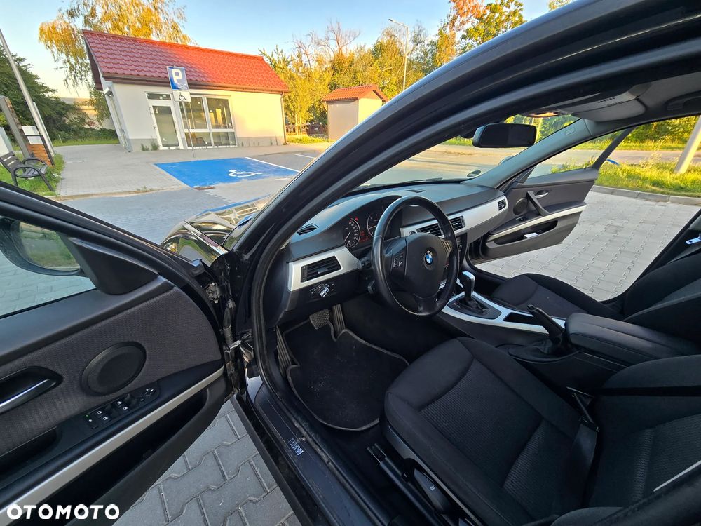 BMW Seria 3 318d DPF Edition Sport - 11