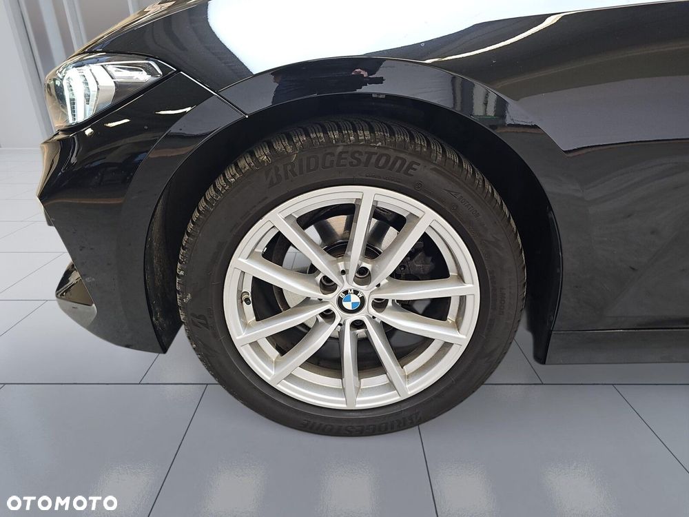 BMW Seria 3 318d - 25