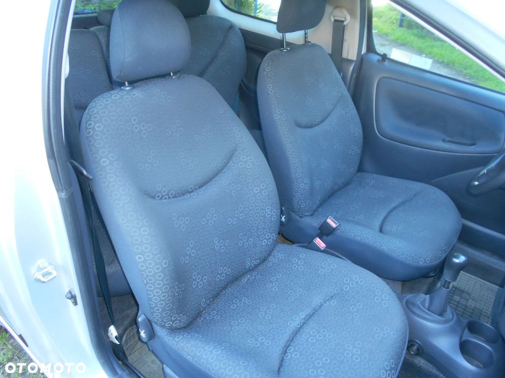 Toyota Yaris 1.3 Sol - 6