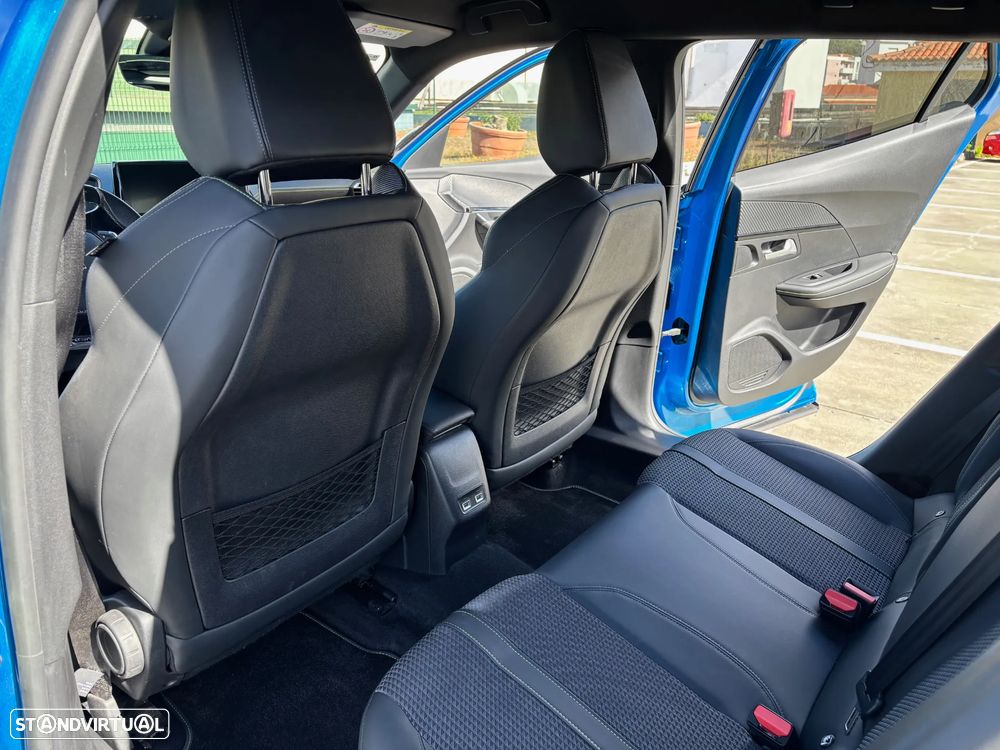 Peugeot 2008 1.2 PureTech GT EAT8 - 14