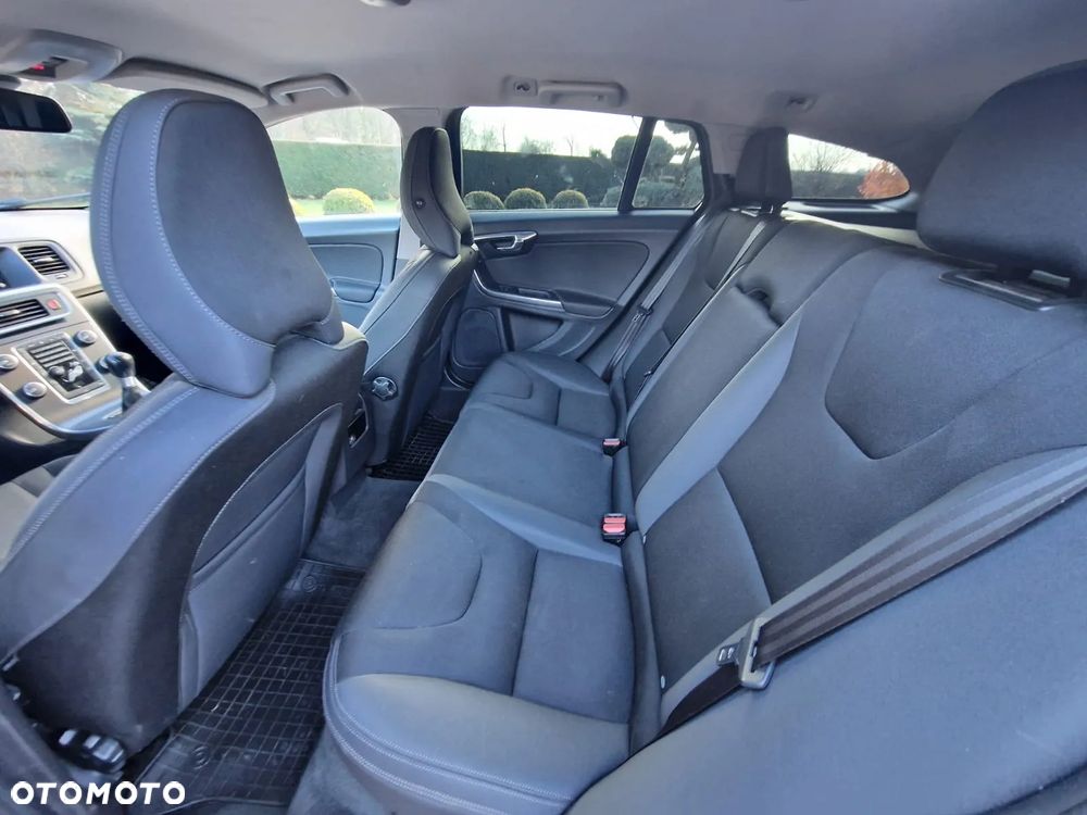 Volvo V60 D2 Momentum - 23