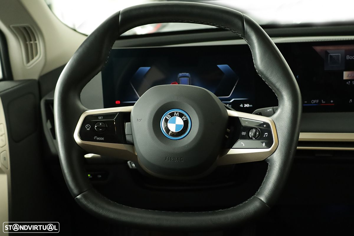 BMW iX xDrive 40 - 17