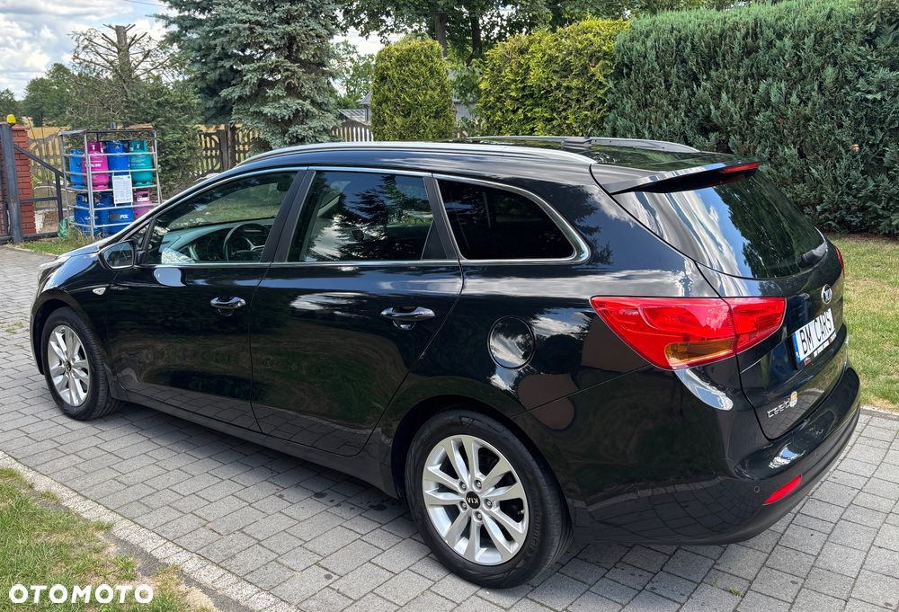 Kia Ceed 1.6 CRDi 136 ISG Dream-Team Edition - 14