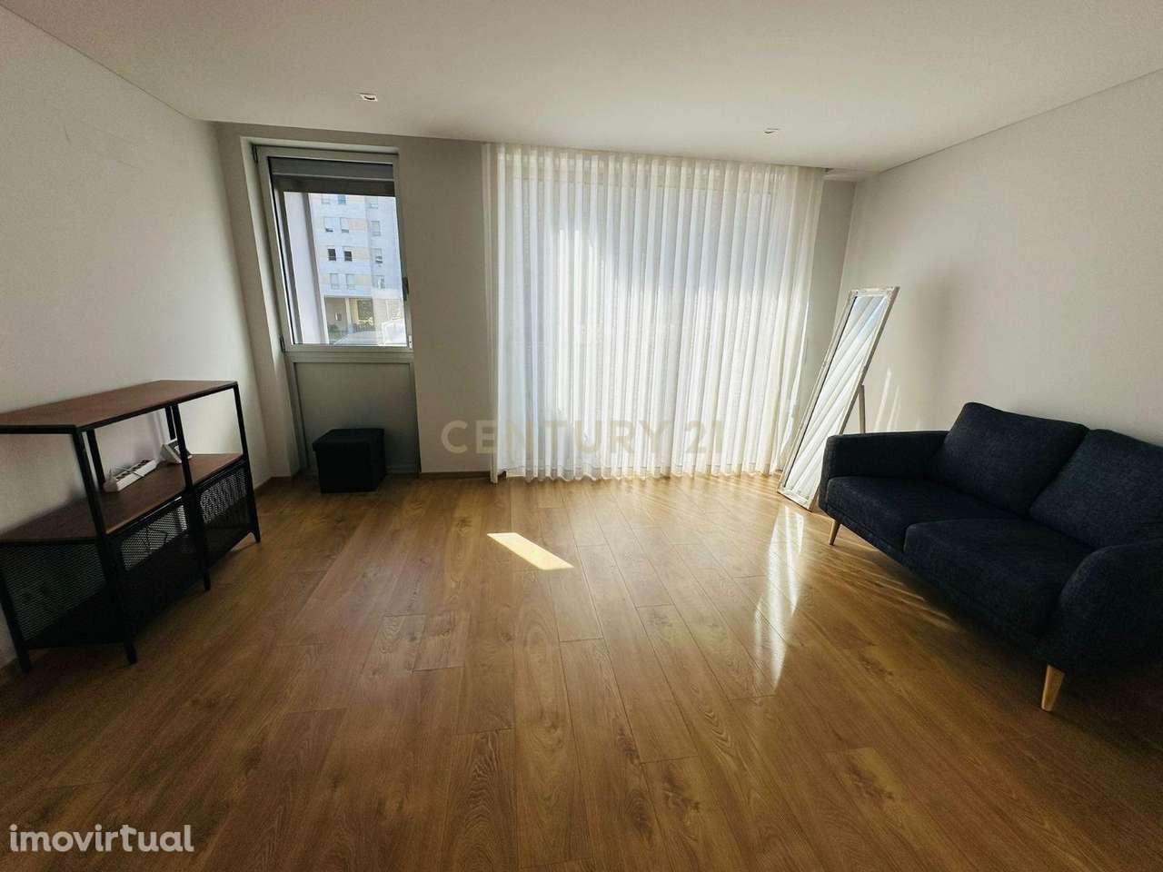 Apartamento T0 para Arrendar com Varanda, Garagem e Concierge 24h | Ed - Grande imagem: 4/23