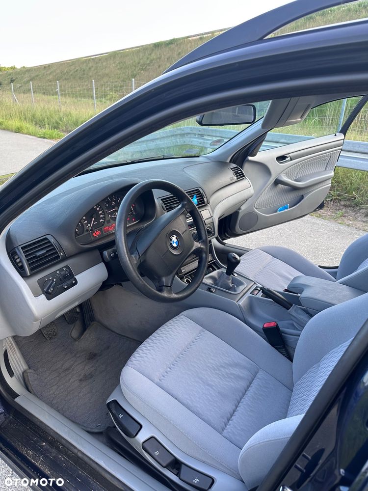 BMW Seria 3 318i - 11