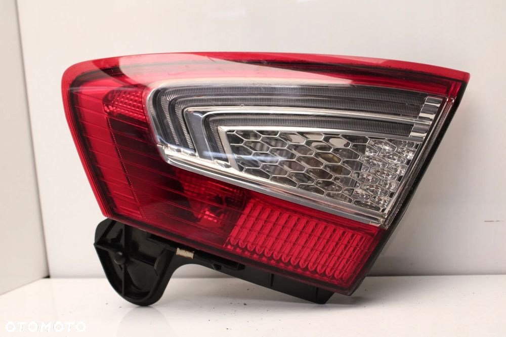 FORD MONDEO MK4 LIFT HB 10R- LAMPA PRAWY TYŁ PRAWA TYLNA W KLAPE - 1