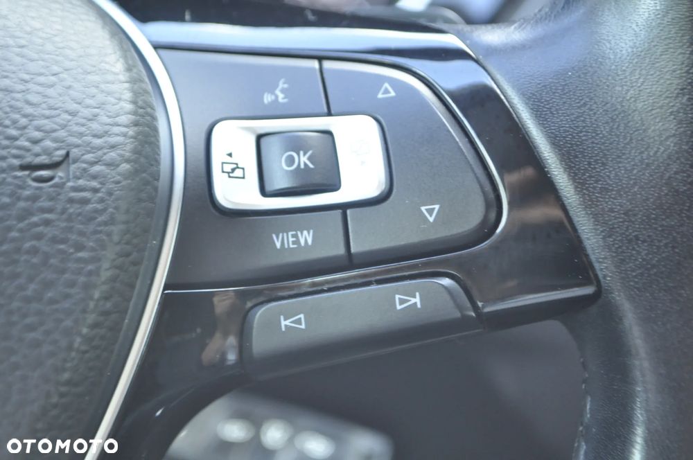 Volkswagen Touran - 17