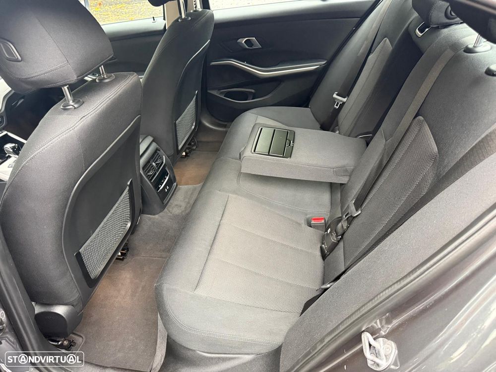 BMW 318 d Auto - 10