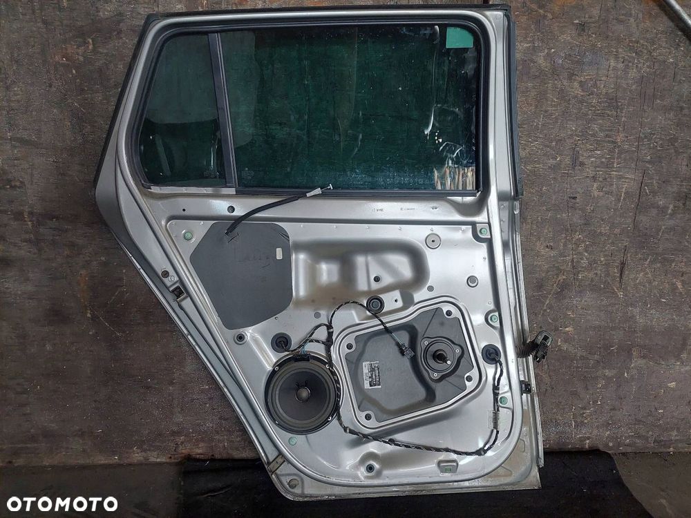 DRZWI KOMPLETNE LEWY TYŁ SKODA FABIA II KOMBI 9202 - 10