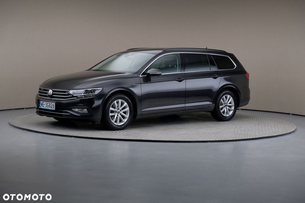 Volkswagen Passat - 1
