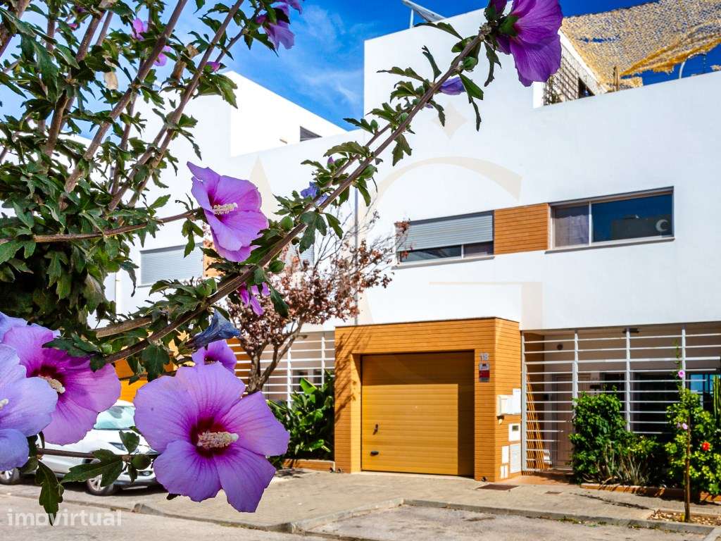 Moradia Familiar com Terraço e Piscina perto de escolas - Grande imagem: 4/52