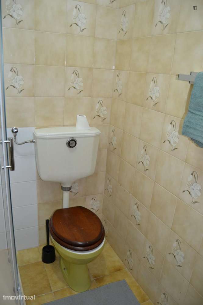 Quarto - localizado em Benfica Lisbon - Grande imagem: 4/34