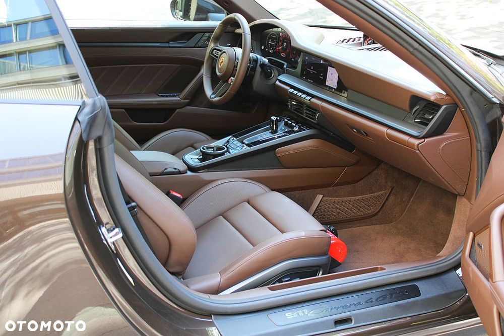 Porsche 911 Carrera T-Hybrid GTS - 12