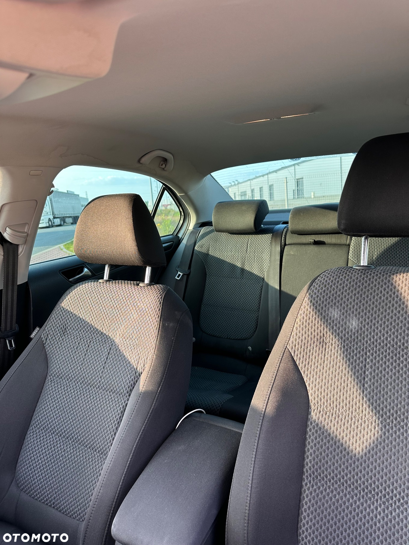 Volkswagen Jetta 1.6 TDI Highline - 19