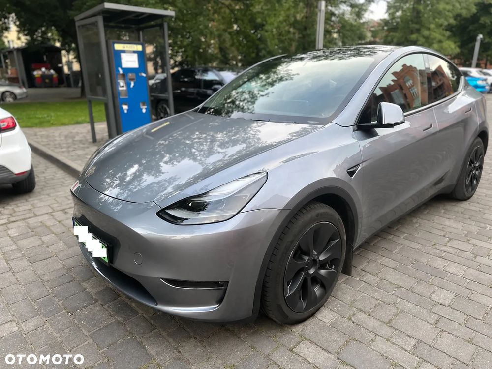 Tesla Model Y - 4
