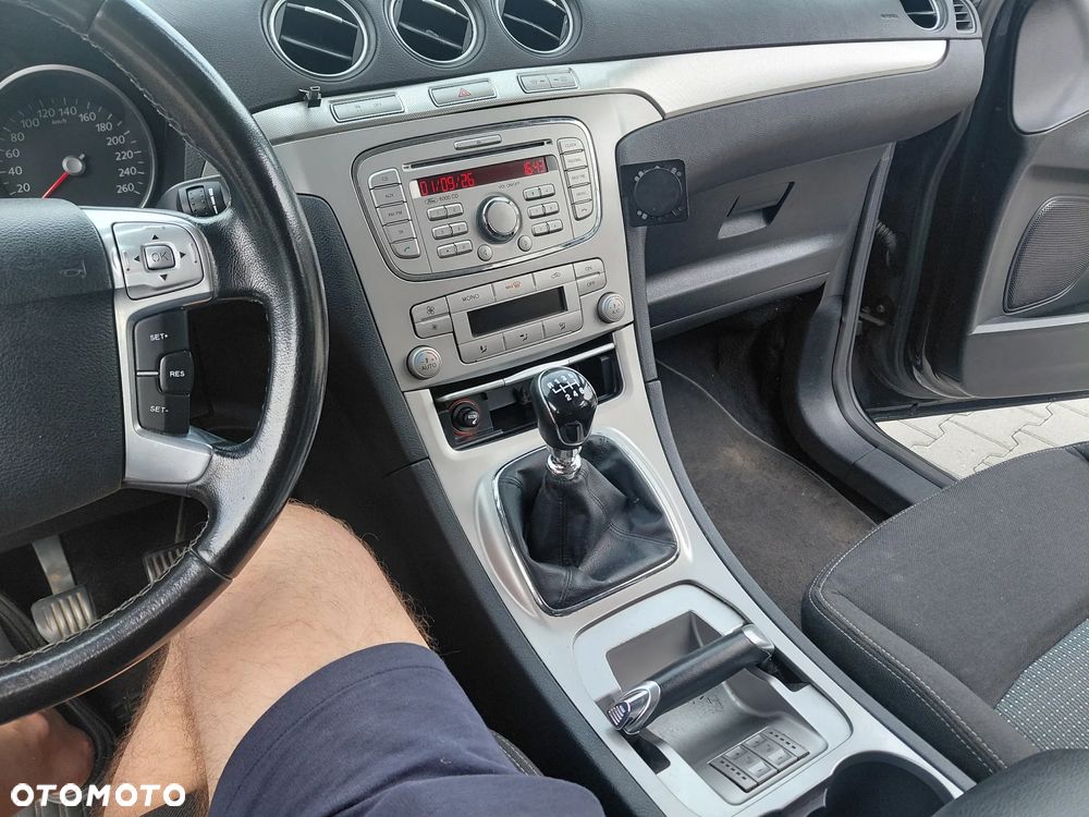 Ford Galaxy - 13