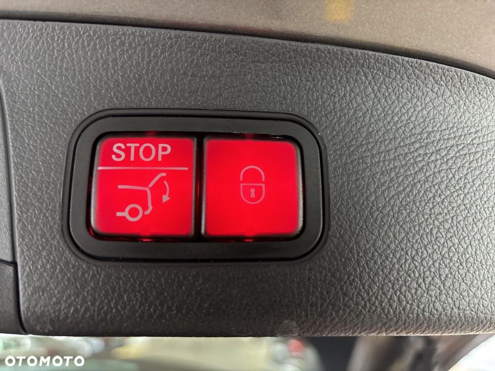 Mercedes-Benz GLA - 25