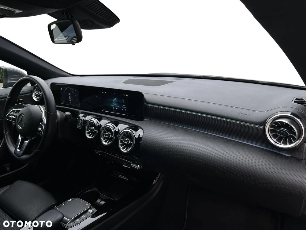 Mercedes-Benz CLA 180 7G-DCT - 40